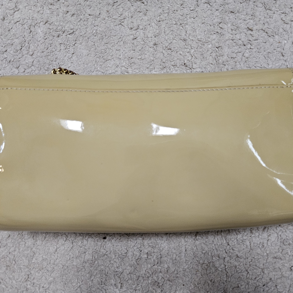 Patent Bow Chain Shoulder Bag in Mustard - Picture 4 of 5
